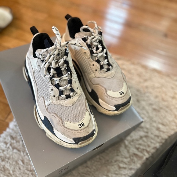 Authentic Balenciaga Triple S Sneakers - Picture 7 of 16
